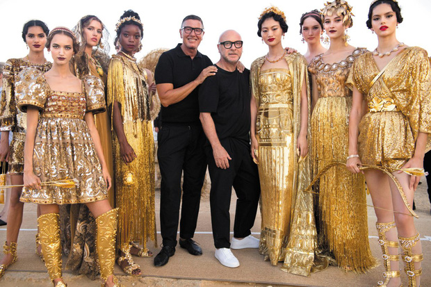 Dolce&Gabbana: Đế chế tạo nên từ chuyện tình hơn 20 năm của 2 ông hoàng thời trang, chia tay lại gây xôn xao vì lời tuyên bố về người yêu cũ - Ảnh 11. Dolce&Gabbana: Đế chế tạo nên từ chuyện tình hơn 20 năm của 2 ông hoàng thời trang, chia tay lại gây xôn xao vì lời tuyên bố về người yêu cũ - Ảnh 11.