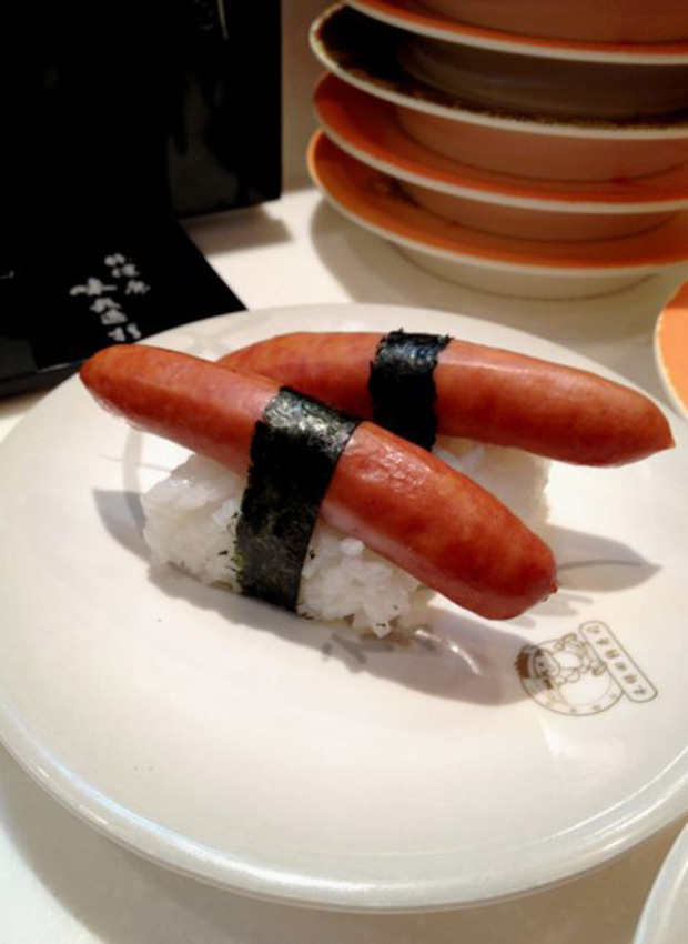 Khi nh&agrave; h&agrave;ng b&agrave;y biện đồ ăn kh&ocirc;ng thể sai hơn: C&agrave; ph&ecirc; đổ ra tay, đậu hầm đựng trong d&eacute;p v&agrave; loạt si&ecirc;u phẩm ẩm thực kh&aacute;c - Ảnh 14.