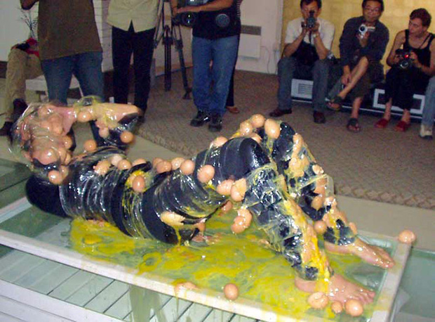 Khi nh&agrave; h&agrave;ng b&agrave;y biện đồ ăn kh&ocirc;ng thể sai hơn: C&agrave; ph&ecirc; đổ ra tay, đậu hầm đựng trong d&eacute;p v&agrave; loạt si&ecirc;u phẩm ẩm thực kh&aacute;c - Ảnh 17.