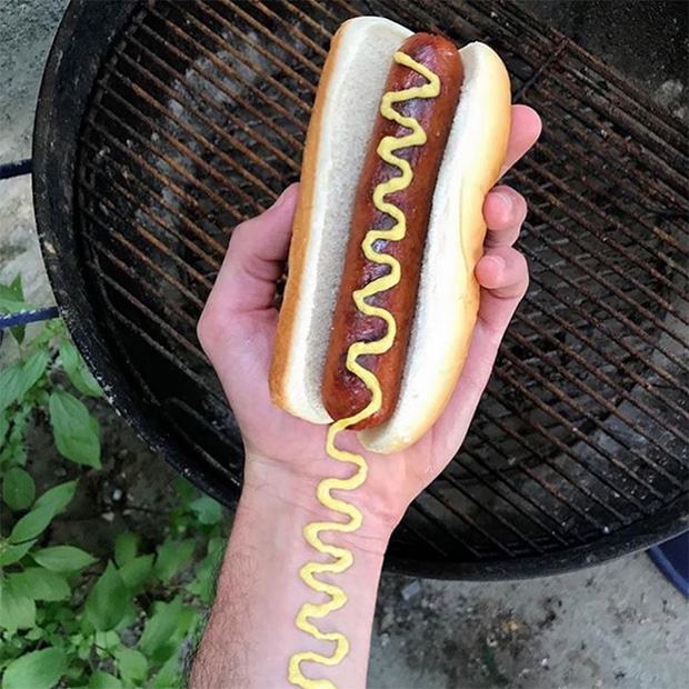 Khi nh&agrave; h&agrave;ng b&agrave;y biện đồ ăn kh&ocirc;ng thể sai hơn: C&agrave; ph&ecirc; đổ ra tay, đậu hầm đựng trong d&eacute;p v&agrave; loạt si&ecirc;u phẩm ẩm thực kh&aacute;c - Ảnh 6.