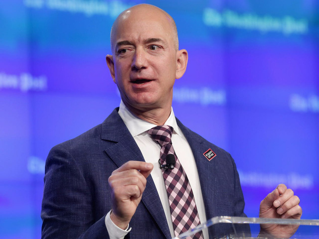  10 tỷ ph&uacute; kiếm được nhiều tiền nhất tuần qua: Jeff Bezos v&agrave; vợ cũ &lsquo;bỏ t&uacute;i&rsquo; gần 12 tỷ USD  - Ảnh 1.