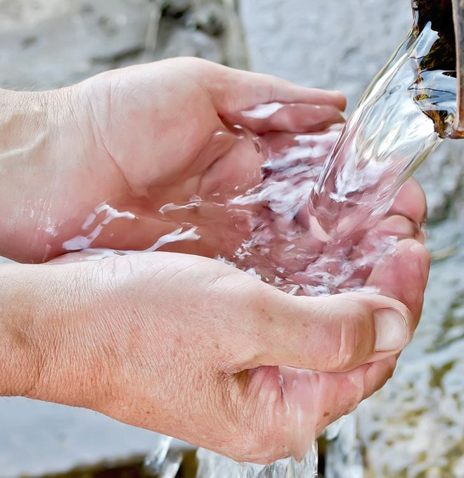 11 thứ con người từng d&ugrave;ng để giải quyết hậu quả trước khi c&oacute; giấy vệ sinh, c&aacute;i cuối c&ugrave;ng đảm bảo khiến bạn cho&aacute;ng to&agrave;n tập - Ảnh 10.