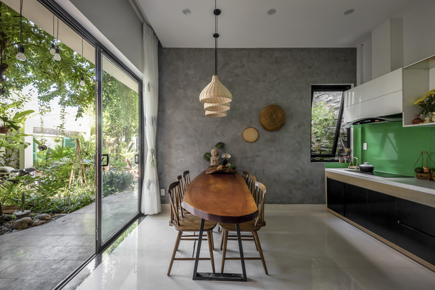 Ng&ocirc;i nh&agrave; 125m2 đẹp như resort của cặp đ&ocirc;i y&ecirc;u nhau từ cấp ba, đầu tư 2 tỷ với thiết kế đưa gi&oacute; v&agrave;o mọi ng&oacute;c ng&aacute;ch - Ảnh 8.