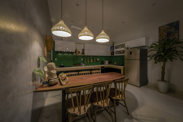 Ng&ocirc;i nh&agrave; 125m2 đẹp như resort của cặp đ&ocirc;i y&ecirc;u nhau từ cấp ba, đầu tư 2 tỷ với thiết kế đưa gi&oacute; v&agrave;o mọi ng&oacute;c ng&aacute;ch - Ảnh 9.