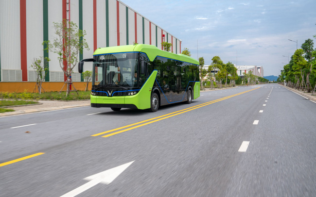  Vingroup ch&iacute;nh thức chạy thử nghiệm xe bu&yacute;t điện VinFast  - Ảnh 1.