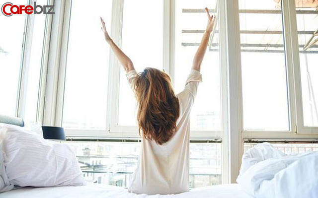  Kh&ocirc;ng phải cứ dậy sớm l&agrave; th&agrave;nh c&ocirc;ng, trong khi dậy muộn c&oacute; những lợi &iacute;ch tuyệt vời: Tiết kiệm tiền v&agrave; thời gian, s&aacute;ng tạo, y&ecirc;u bản th&acirc;n...  - Ảnh 3.