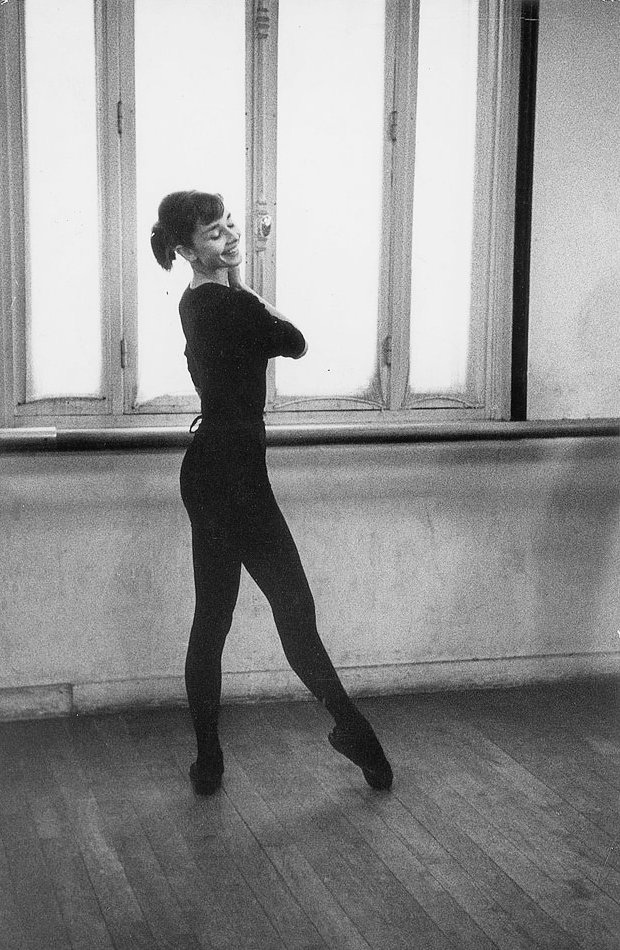 Bức ảnh oan hồn nh&agrave; Cooper &aacute;m ảnh h&agrave;ng triệu người v&agrave; sự thật đằng sau b&oacute;ng ma k&igrave; qu&aacute;i - Ảnh 6.