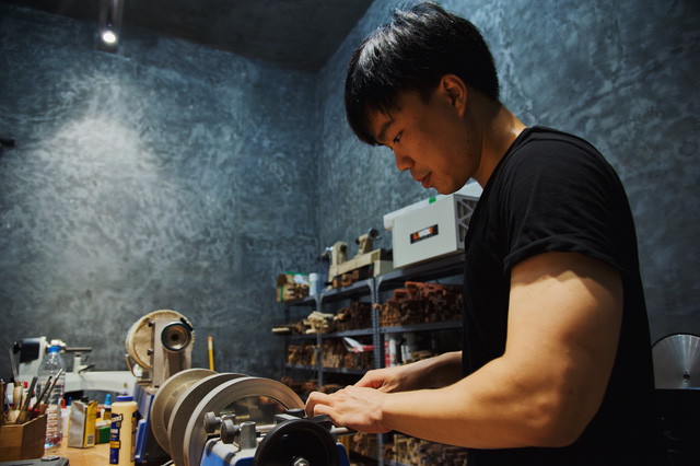 Sống bằng đam m&ecirc;: Cựu sinh vi&ecirc;n FTU rẽ ngang sang nghề viết chữ, đến nay th&agrave;nh nghệ nh&acirc;n calligraphy số 1 Việt Nam  - Ảnh 10.