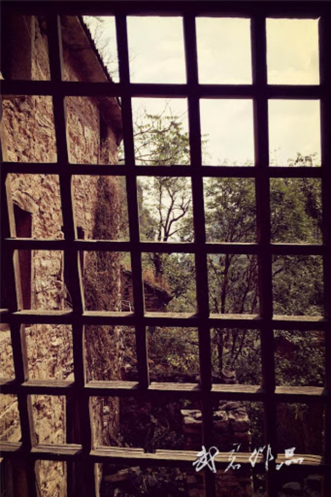 Ngôi làng ma ám đáng sợ nhất Trung Quốc: Không ai đủ can đảm quay lại lần thứ 2 và bí ẩn về chiếc ghế Thái sư bị dính lời nguyền - Ảnh 14. Ngôi làng ma ám đáng sợ nhất Trung Quốc: Không ai đủ can đảm quay lại lần thứ 2 và bí ẩn về chiếc ghế Thái sư bị dính lời nguyền - Ảnh 14.