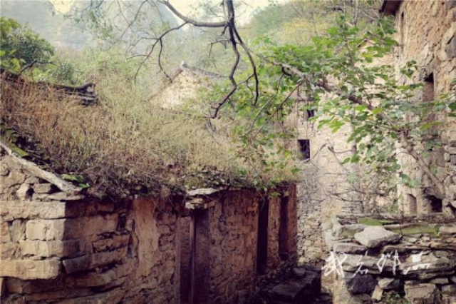 Ngôi làng ma ám đáng sợ nhất Trung Quốc: Không ai đủ can đảm quay lại lần thứ 2 và bí ẩn về chiếc ghế Thái sư bị dính lời nguyền - Ảnh 5. Ngôi làng ma ám đáng sợ nhất Trung Quốc: Không ai đủ can đảm quay lại lần thứ 2 và bí ẩn về chiếc ghế Thái sư bị dính lời nguyền - Ảnh 5.