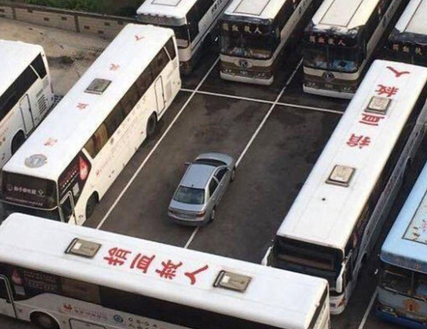 Vỏ quýt dày có móng tay nhọn: Những màn trả đũa kẻ đỗ xe vô ý thức cực gắt đảm bảo sẽ khiến không ai dám tái phạm lần sau - Ảnh 23. Vỏ quýt dày có móng tay nhọn: Những màn trả đũa kẻ đỗ xe vô ý thức cực gắt đảm bảo sẽ khiến không ai dám tái phạm lần sau - Ảnh 23.