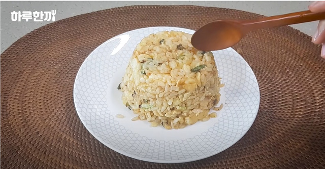 Đạt gần 100 triệu view, video l&agrave;m cơm rang trứng của YouTuber H&agrave;n Quốc c&oacute; g&igrave;? - Ảnh 4.