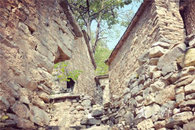 Ngôi làng ma ám đáng sợ nhất Trung Quốc: Không ai đủ can đảm quay lại lần thứ 2 và bí ẩn về chiếc ghế Thái sư bị dính lời nguyền - Ảnh 8. Ngôi làng ma ám đáng sợ nhất Trung Quốc: Không ai đủ can đảm quay lại lần thứ 2 và bí ẩn về chiếc ghế Thái sư bị dính lời nguyền - Ảnh 8.