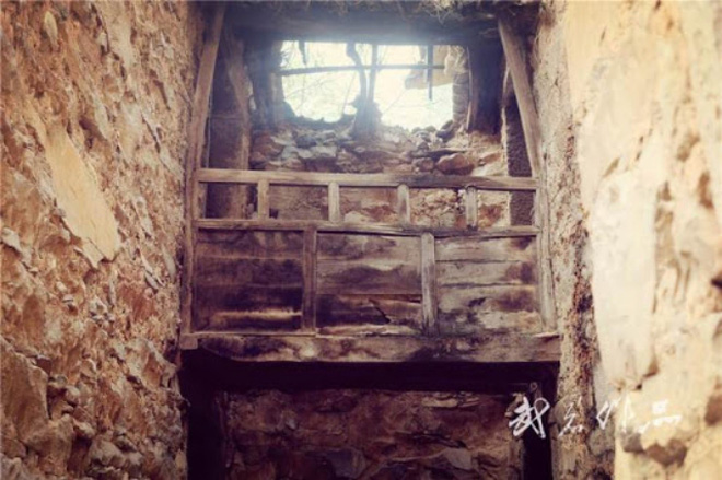 Ngôi làng ma ám đáng sợ nhất Trung Quốc: Không ai đủ can đảm quay lại lần thứ 2 và bí ẩn về chiếc ghế Thái sư bị dính lời nguyền - Ảnh 9. Ngôi làng ma ám đáng sợ nhất Trung Quốc: Không ai đủ can đảm quay lại lần thứ 2 và bí ẩn về chiếc ghế Thái sư bị dính lời nguyền - Ảnh 9.