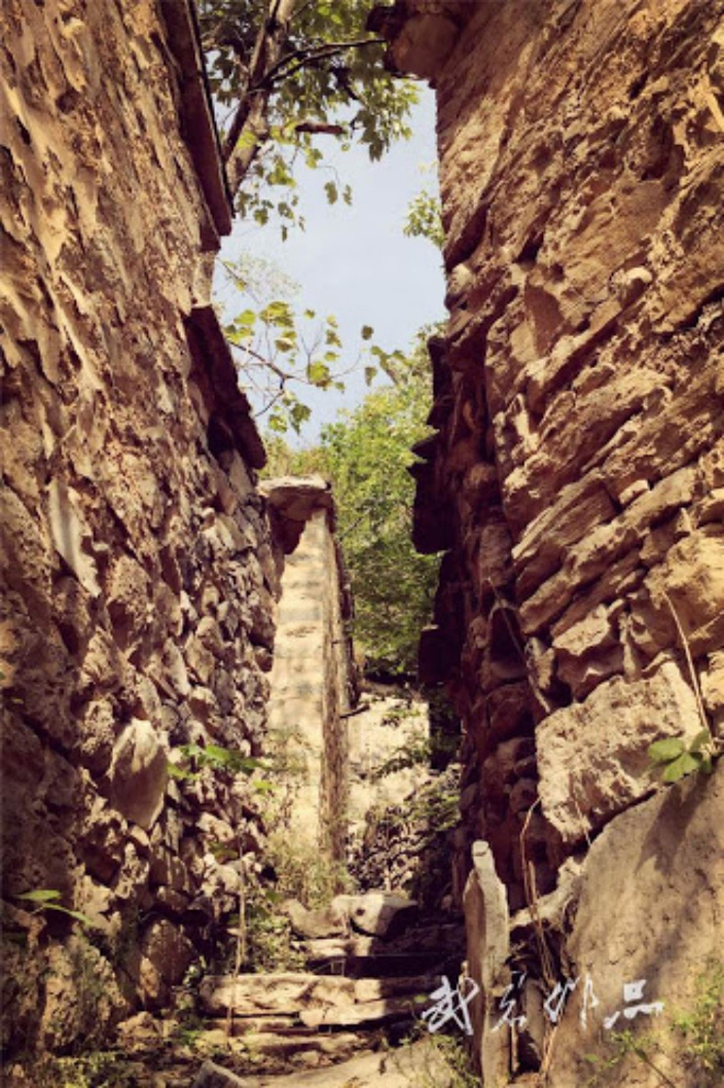 Ngôi làng ma ám đáng sợ nhất Trung Quốc: Không ai đủ can đảm quay lại lần thứ 2 và bí ẩn về chiếc ghế Thái sư bị dính lời nguyền - Ảnh 10. Ngôi làng ma ám đáng sợ nhất Trung Quốc: Không ai đủ can đảm quay lại lần thứ 2 và bí ẩn về chiếc ghế Thái sư bị dính lời nguyền - Ảnh 10.