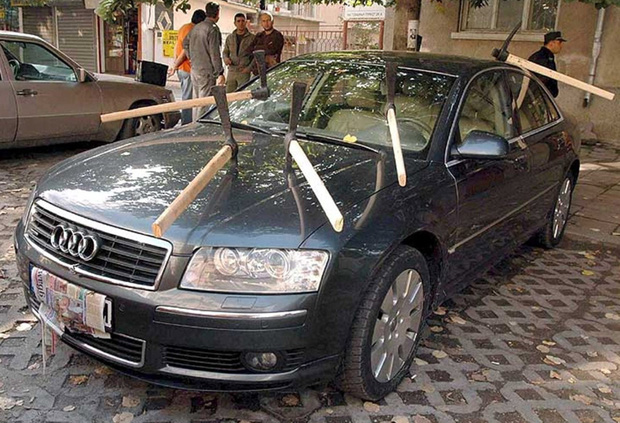 Vỏ quýt dày có móng tay nhọn: Những màn trả đũa kẻ đỗ xe vô ý thức cực gắt đảm bảo sẽ khiến không ai dám tái phạm lần sau - Ảnh 8. Vỏ quýt dày có móng tay nhọn: Những màn trả đũa kẻ đỗ xe vô ý thức cực gắt đảm bảo sẽ khiến không ai dám tái phạm lần sau - Ảnh 8.