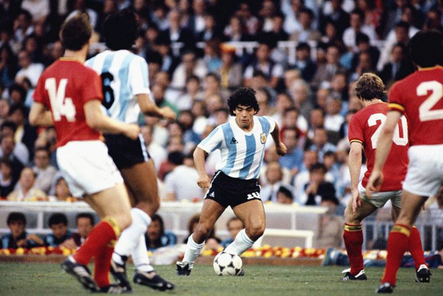 Những câu nói nổi tiếng nhất dành riêng cho Diego Maradona - huyền thoại bóng đá thế giới vừa ra đi mãi mãi ở tuổi 60 - Ảnh 2. Những câu nói nổi tiếng nhất dành riêng cho Diego Maradona - huyền thoại bóng đá thế giới vừa ra đi mãi mãi ở tuổi 60 - Ảnh 2.