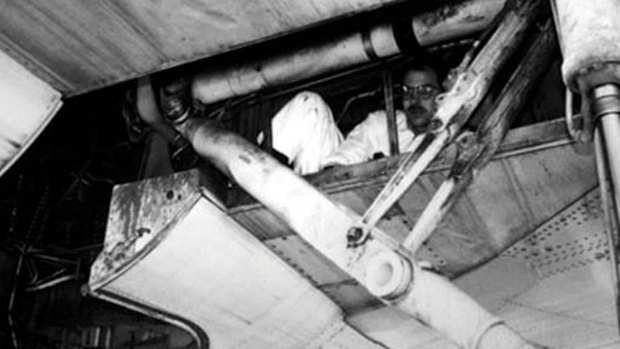 Bóng người nhỏ bé đột nhiên rơi khỏi máy bay chỉ ít giây sau khi cất cánh, tạo ra bi kịch kỳ lạ trong lịch sử hàng không thế giới - Ảnh 2. Bóng người nhỏ bé đột nhiên rơi khỏi máy bay chỉ ít giây sau khi cất cánh, tạo ra bi kịch kỳ lạ trong lịch sử hàng không thế giới - Ảnh 2.