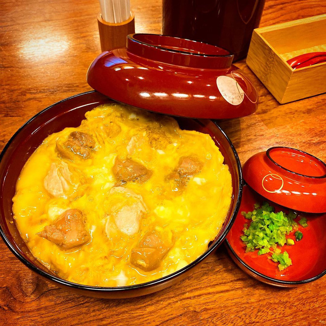 Chỉ b&aacute;n cơm trứng nhưng nh&agrave; h&agrave;ng Nhật n&agrave;y đ&atilde; tồn tại suốt 250 năm, kh&aacute;ch xếp h&agrave;ng 4 tiếng cũng chưa chắc mua được - Ảnh 6.