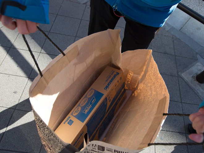 Những c&acirc;u chuyện chứng minh Black Friday tạo ra một thế giới đi&ecirc;n rồ v&agrave; cuồng loạn nhất, theo lời kể của c&aacute;c nh&acirc;n vi&ecirc;n b&aacute;n h&agrave;ng - Ảnh 15.