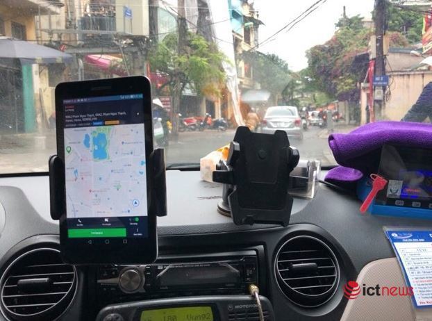 Tăng thuế taxi c&ocirc;ng nghệ: Ai l&agrave; người phải g&aacute;nh? - Ảnh 1.