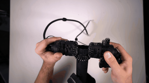 Mổ bụng chảo vệ tinh Đĩa Thị Mặt Mẹt của Starlink: to&agrave;n l&agrave; chip do SpaceX tự sản xuất, c&oacute; d&agrave;n ăng-ten t&iacute; hon hướng l&ecirc;n trời tự động d&ograve; vệ tinh để bắt s&oacute;ng - Ảnh 8.