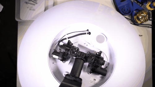 Mổ bụng chảo vệ tinh Đĩa Thị Mặt Mẹt của Starlink: to&agrave;n l&agrave; chip do SpaceX tự sản xuất, c&oacute; d&agrave;n ăng-ten t&iacute; hon hướng l&ecirc;n trời tự động d&ograve; vệ tinh để bắt s&oacute;ng - Ảnh 13.