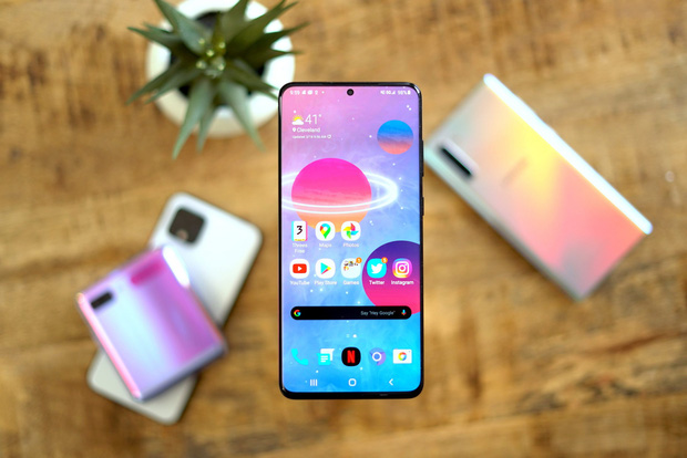 Nh&igrave;n lại cuộc đua smartphone những năm gần đ&acirc;y: Người d&ugrave;ng đang bị &ldquo;lừa&rdquo; bởi rất nhiều thứ thừa th&atilde;i đến v&ocirc; l&yacute;! - Ảnh 4.