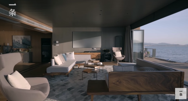  Đ&ocirc;i vợ chồng x&acirc;y biệt thự nổi 600m2 giữa biển, d&ugrave;ng l&agrave;m nơi c&aacute;ch ly với thế giới m&ugrave;a Covid  - Ảnh 3.