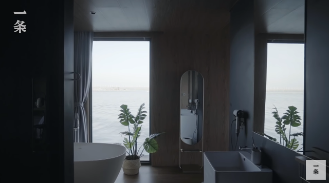  Đ&ocirc;i vợ chồng x&acirc;y biệt thự nổi 600m2 giữa biển, d&ugrave;ng l&agrave;m nơi c&aacute;ch ly với thế giới m&ugrave;a Covid  - Ảnh 7.