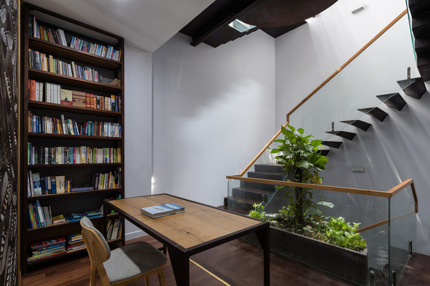 Nhà tổ chim với thiết kế phá vỡ mọi quy tắc: Không có tường ngăn, nhìn đâu cũng thấy cây xanh với khoảnh trống - Ảnh 11. Nhà tổ chim với thiết kế phá vỡ mọi quy tắc: Không có tường ngăn, nhìn đâu cũng thấy cây xanh với khoảnh trống - Ảnh 11.