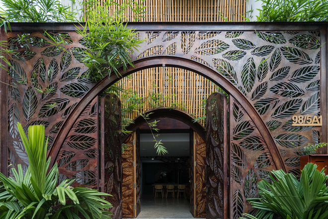 Nhà tổ chim với thiết kế phá vỡ mọi quy tắc: Không có tường ngăn, nhìn đâu cũng thấy cây xanh với khoảnh trống - Ảnh 4. Nhà tổ chim với thiết kế phá vỡ mọi quy tắc: Không có tường ngăn, nhìn đâu cũng thấy cây xanh với khoảnh trống - Ảnh 4.