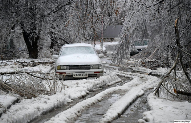 Loạt h&igrave;nh ảnh trong m&ugrave;a đ&ocirc;ng khắc nghiệt, băng tuyết trắng xo&aacute; ở nước Nga chỉ nh&igrave;n th&ocirc;i cũng đủ thấy r&eacute;t run cầm cập - Ảnh 7.