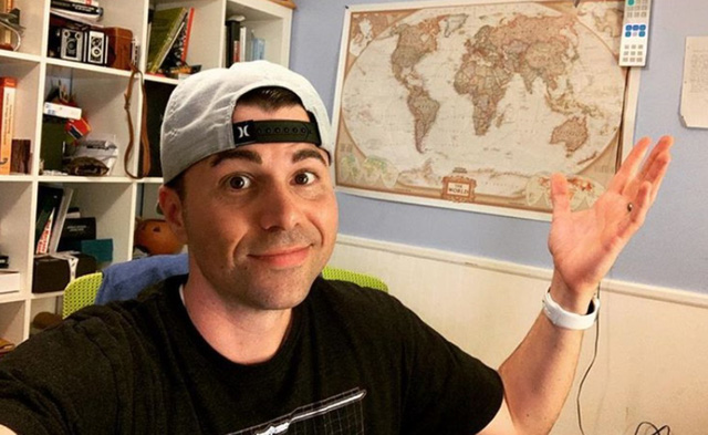  Cựu kỹ sư NASA bỏ việc để l&agrave;m YouTuber, trở th&agrave;nh ng&ocirc;i sao với 16 triệu follower, gần 2 tỷ lượt xem  - Ảnh 2.