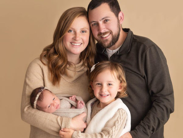 Đứa trẻ sinh ra đ&atilde; 28 tuổi, chỉ k&eacute;m mẹ đ&uacute;ng 1 tuổi v&agrave; lập lu&ocirc;n kỷ lục thế giới: Tưởng v&ocirc; l&yacute; nhưng l&yacute; do đằng sau lại cực kỳ thuyết phục - Ảnh 2.