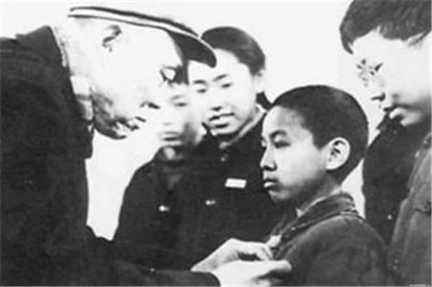 Học giỏi đến mấy m&agrave; EQ k&eacute;m cũng buồn, cuộc đời thần đồng đỗ đại học năm 11 tuổi l&agrave; minh chứng, cuộc sống hiện tại đ&uacute;c kết bằng 2 từ R&otilde; ch&aacute;n - Ảnh 2.