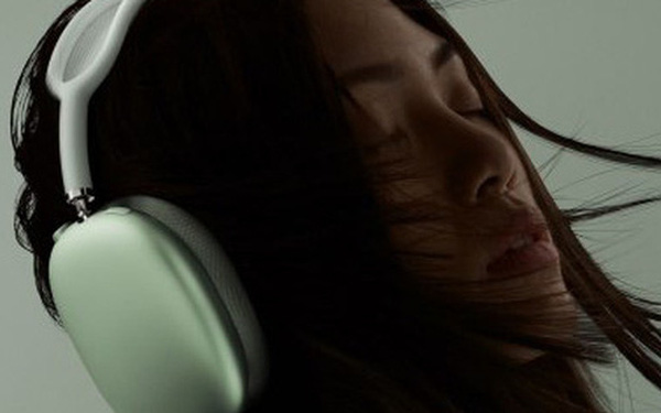 Tung tai nghe giá 550 USD, Apple đụng chạm vào miếng bánh của Bose và Sony - Ảnh 1. Tung tai nghe giá 550 USD, Apple đụng chạm vào miếng bánh của Bose và Sony - Ảnh 1.