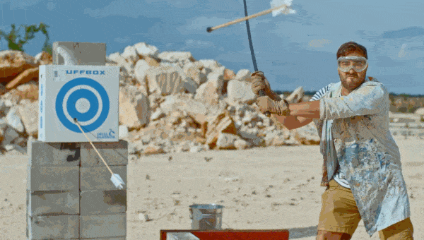 Mãn nhãn với cảnh quay chậm dùng kiếm chém tên bắn của hai anh chàng từ kênh YouTube The Slow Mo Guys - Ảnh 1. Mãn nhãn với cảnh quay chậm dùng kiếm chém tên bắn của hai anh chàng từ kênh YouTube The Slow Mo Guys - Ảnh 1.