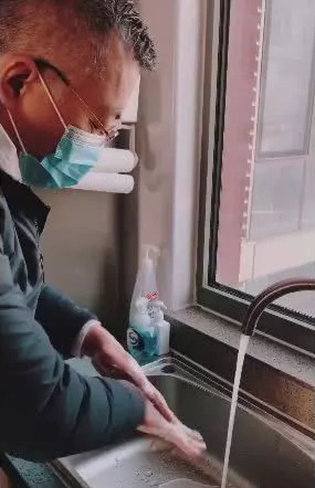 B&aacute;c sĩ Trung Quốc chỉ c&aacute;ch đi mua sắm trong si&ecirc;u thị, trung t&acirc;m thương mại đề ph&ograve;ng l&acirc;y nhiễm virus Corona - Ảnh 8.