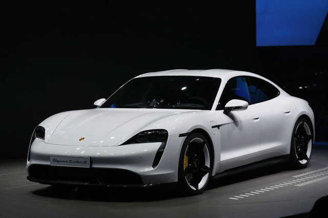 Ca ngợi xe điện của Tesla nhưng lại tiết lộ mới mua 1 chiếc Porsche Taycan, Bill Gates vừa bị Elon Musk công khai móc mỉa - Ảnh 2. Ca ngợi xe điện của Tesla nhưng lại tiết lộ mới mua 1 chiếc Porsche Taycan, Bill Gates vừa bị Elon Musk công khai móc mỉa - Ảnh 2.