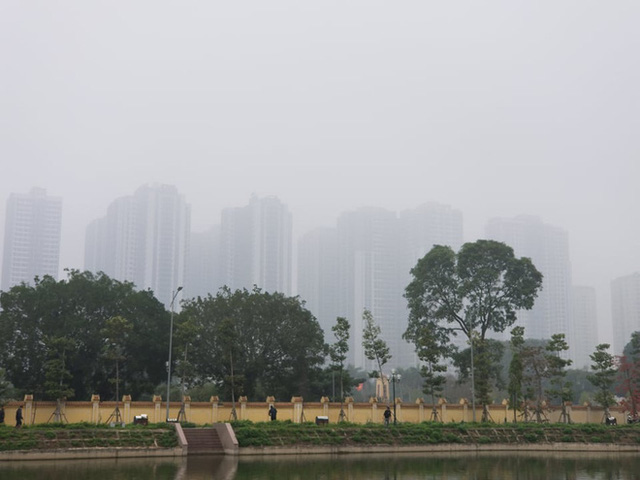  Nhiều t&ograve;a nh&agrave; mờ ảo nh&igrave;n từ flycam, chất lượng kh&ocirc;ng kh&iacute; ở H&agrave; Nội suy giảm  - Ảnh 8.
