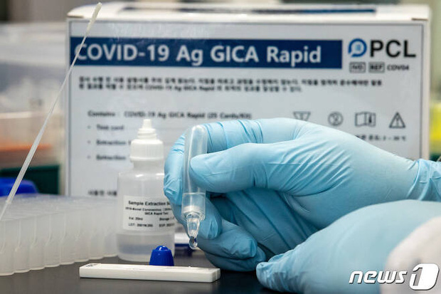 H&agrave;n Quốc xem x&eacute;t đưa v&agrave;o sử dụng bộ dụng cụ x&eacute;t nghiệm virus corona tại nh&agrave; cho kết quả chỉ sau 10 ph&uacute;t - Ảnh 1.