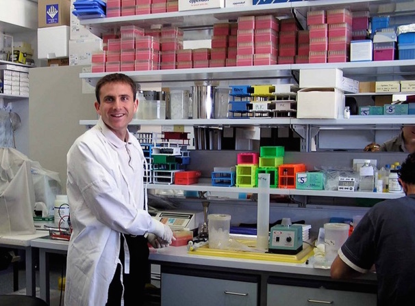 Hơn 540 nghiên cứu, 80 thử nghiệm lâm sàng và 200 bộ gen virus: Hệ thống khoa học đang làm việc hết công suất trong dịch Covid-19 - Ảnh 1. Hơn 540 nghiên cứu, 80 thử nghiệm lâm sàng và 200 bộ gen virus: Hệ thống khoa học đang làm việc hết công suất trong dịch Covid-19 - Ảnh 1.