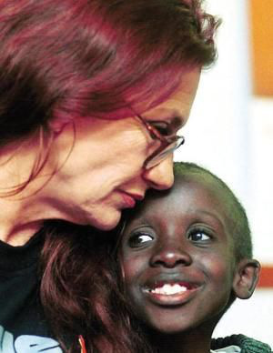 Google vinh danh Nkosi Johnson - Người h&ugrave;ng nhỏ c&oacute; b&agrave;i ph&aacute;t biểu khiến 10.000 người chết lặng - Ảnh 1.