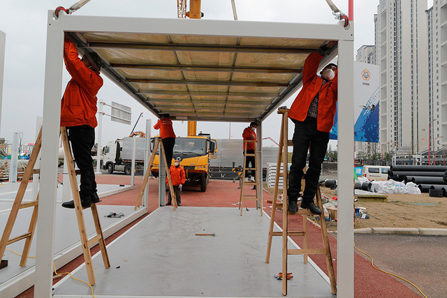 H&igrave;nh ảnh mới nhất về hai bệnh viện d&atilde; chiến sắp ho&agrave;n tất ở Vũ H&aacute;n: Thời gian l&agrave; mạng sống. Ch&uacute;ng t&ocirc;i đang chạy đua với c&aacute;i chết!  - Ảnh 8.