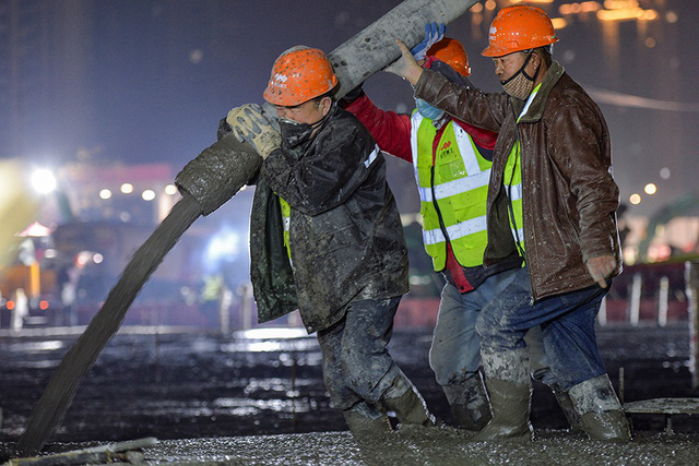 H&igrave;nh ảnh mới nhất về hai bệnh viện d&atilde; chiến sắp ho&agrave;n tất ở Vũ H&aacute;n: Thời gian l&agrave; mạng sống. Ch&uacute;ng t&ocirc;i đang chạy đua với c&aacute;i chết!  - Ảnh 9.