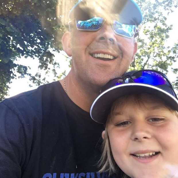 Đặt mua khủng long đồ chơi tr&ecirc;n mạng cho con trai m&agrave; qu&ecirc;n kh&ocirc;ng hỏi k&iacute;ch thước, &ocirc;ng bố t&aacute; hỏa khi h&agrave;ng được chuyển đến tận nh&agrave; - Ảnh 1.