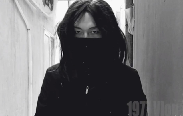 Đến hẹn lại l&ecirc;n: 1977 Vlog tung &lsquo;si&ecirc;u phẩm&rsquo; mới giữa b&atilde;o Covid-19, kh&ocirc;ng qu&ecirc;n c&agrave; khịa vụ b&aacute;nh m&igrave;, d&acirc;n mạng xem đến đ&acirc;u &lsquo;vỗ đ&ugrave;i&rsquo; đến đấy! - Ảnh 3.