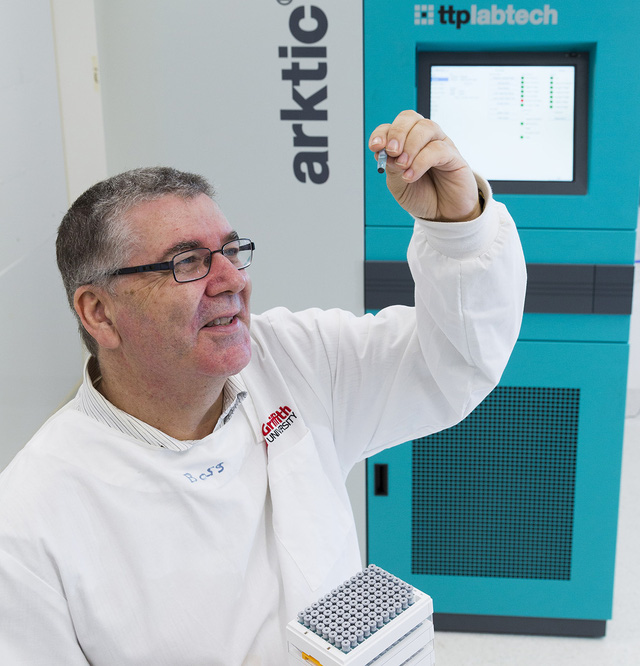  The Guardian: Tại sao đến b&acirc;y giờ WHO mới tuy&ecirc;n bố Covid-19 l&agrave; đại dịch, chuy&ecirc;n gia n&oacute;i bao giờ c&oacute; vaccine v&agrave; cần phải chuẩn bị g&igrave; cho điều đ&oacute;?  - Ảnh 5.