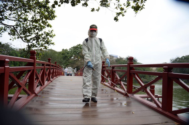 Tin đồn để Covid-19 lây lan tại Châu Âu nhằm tạo miễn dịch cộng đồng: Bác sĩ Việt lên tiếng - Ảnh 3. Tin đồn để Covid-19 lây lan tại Châu Âu nhằm tạo miễn dịch cộng đồng: Bác sĩ Việt lên tiếng - Ảnh 3.